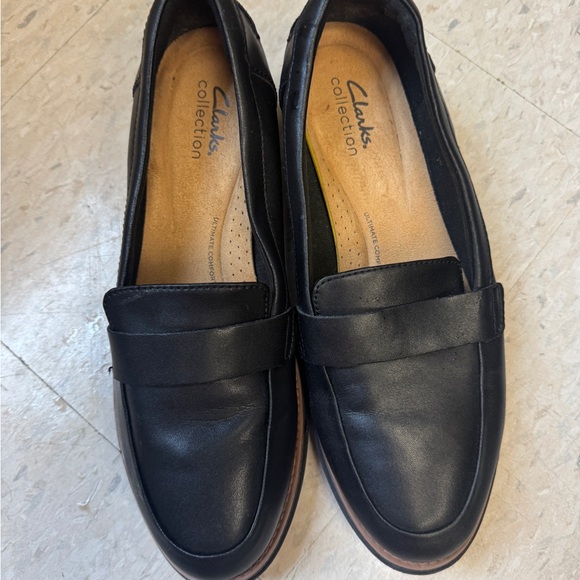 Clarks Black Platform Loafer Flats with Cushioned Comfort - Picture 3 of 4